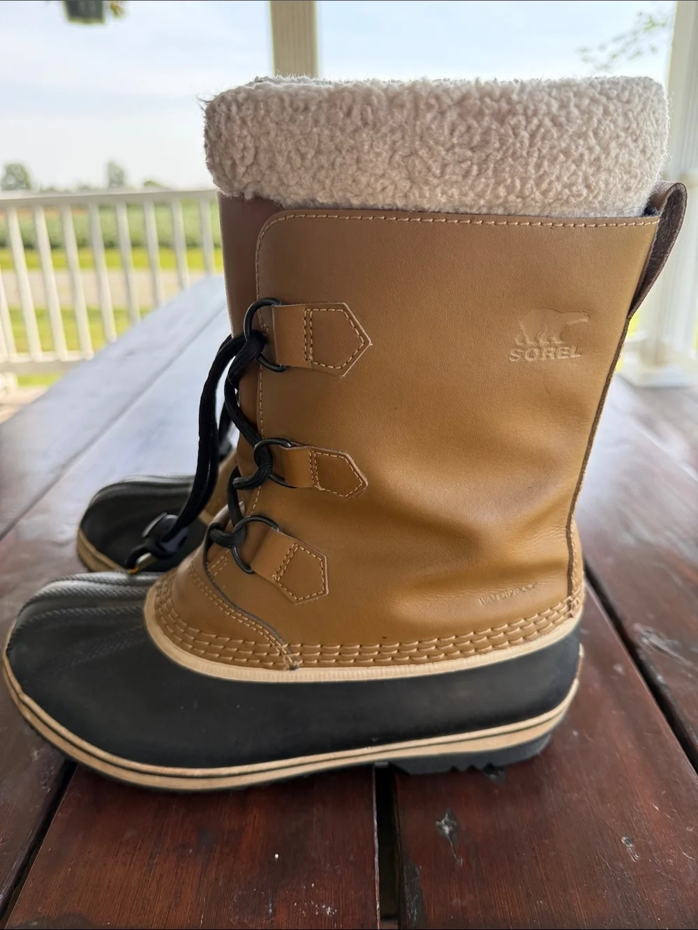 SOREL Caribou Waterproof Winter Snow Boots Tan Black Leather.